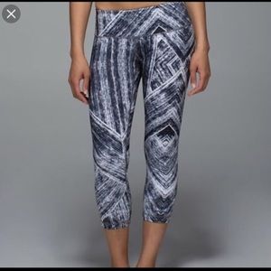 LULULEMON Wunder Under Crop Leggings (Size 6)